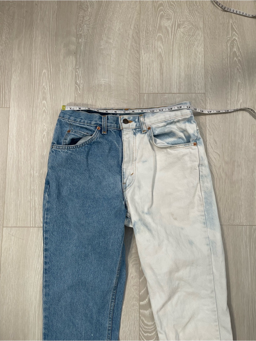 Vintage Levi’s Orange Tab Two-Tone Blue & White Women’s Jeans size 28 fit - Picture 3 of 14